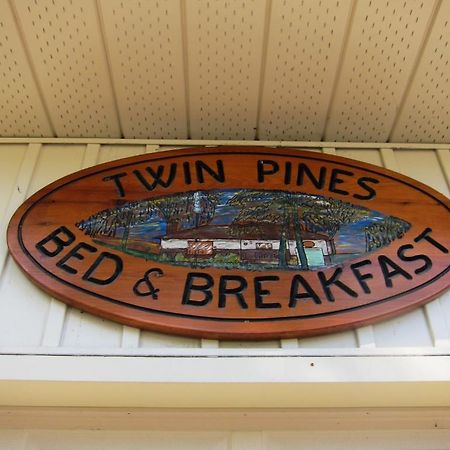 Twin Pines Bed And Breakfast 피터버러 외부 사진