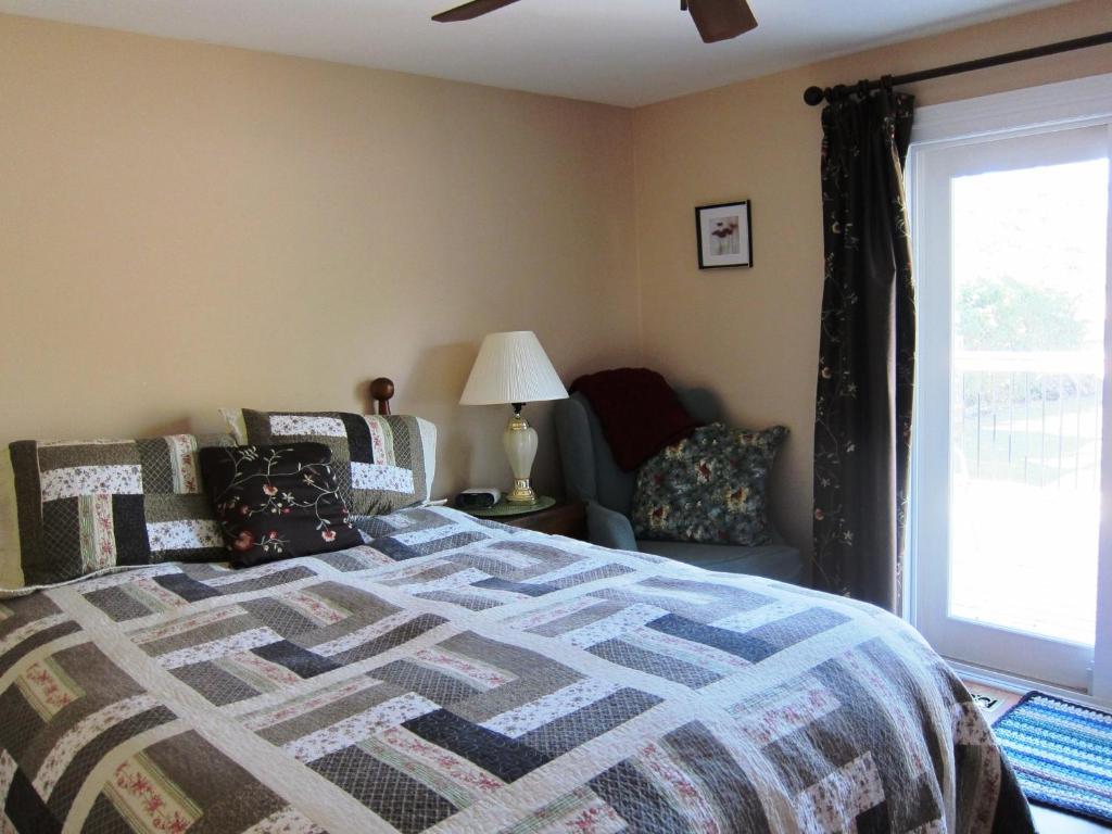 Twin Pines Bed And Breakfast 피터버러 외부 사진