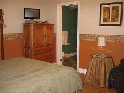 Twin Pines Bed And Breakfast 피터버러 외부 사진